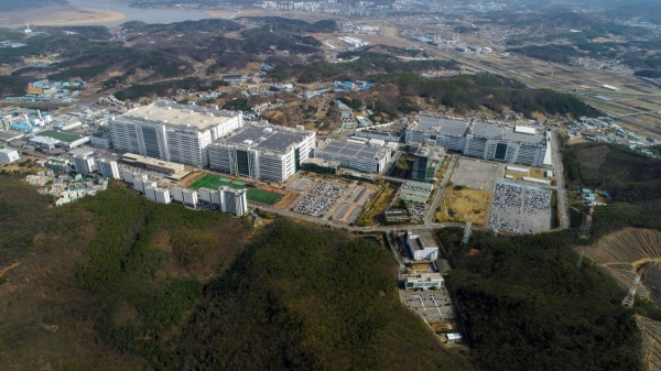 LG디스플레이 광저우 공장 2조2466억 매각…OLED 경쟁력 강화