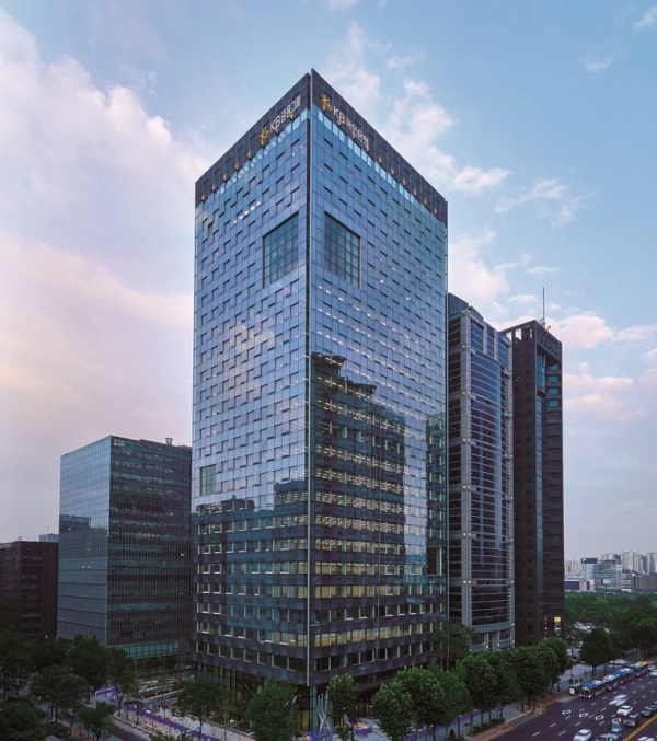 KB금융, 1분기 순익 1.6조로 전년比 63% 급증...'1분기 역대 최대'